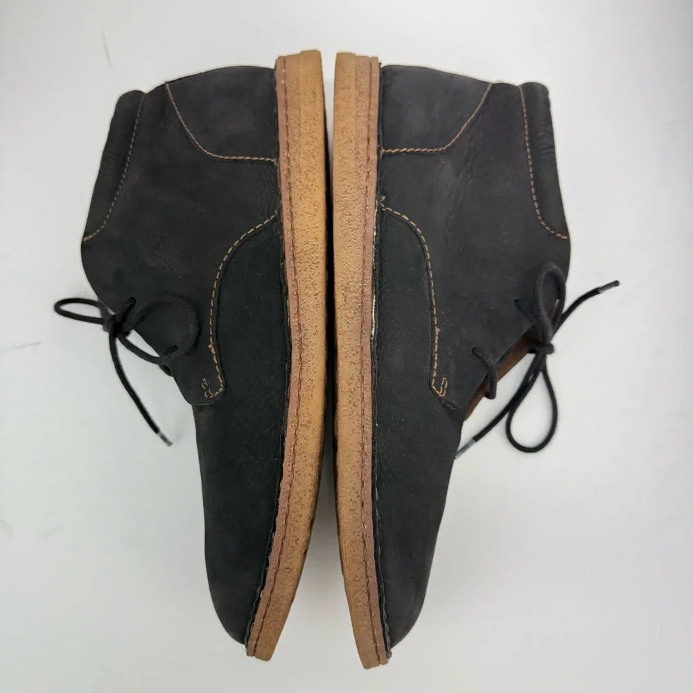 Born size 11.5 Men’s Black Leather Lace Up Ankle Chukka Boots